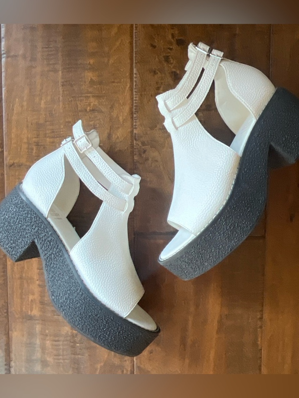 Oasis Society "Elizabeth" white faux pebbled leather vintage inspired platforms